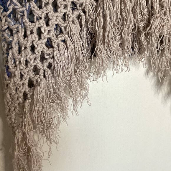 Handmade Small Knitted Shoulder Wrap Shawl Poncho With Fringe & Brooch Parties - Picture 3 of 7